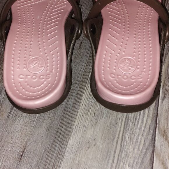 Crocs brown girls sandals Sz 4 New - Picture 6 of 10